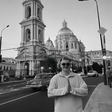 Poslechněte si interpreta LOVWVER, sledujte hudební videa, přečtěte si životopis, podívejte se na data turné a další informace.