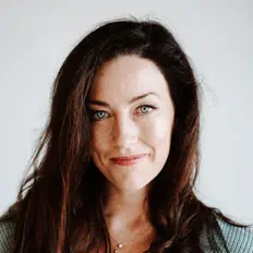 Lauren Blundellを聴いたり、ミュージックビデオを鑑賞したり、経歴やツアー日程などを確認したりしましょう！