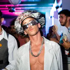 收听 Ron B、观看音乐视频、阅读小传、查看巡演日期等 ！