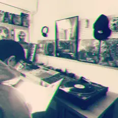Ouça Deadchannel9000, assista a videoclipes, leia a biografia, veja as datas das turnês e mais!