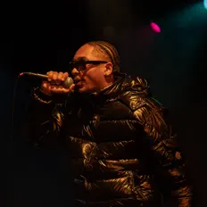 聆聽 Go Wano、觀看音樂影片、閱讀小傳、查看巡演日期等！