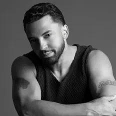 Poslechněte si interpreta Christian Keyes, sledujte hudební videa, přečtěte si životopis, podívejte se na data turné a další informace.