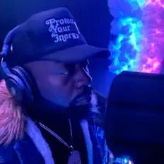 Hör dir Dirtbeats an, schau dir Musikvideos an, lies die Biografie, finde Tourdaten und mehr!