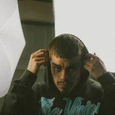 聆聽 Noah Ethanial、觀看音樂影片、閱讀小傳、查看巡演日期等！