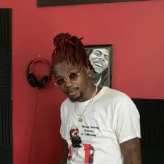 Ascolta Lah'magic, guarda video musicali, leggi la biografia, vedi le date del tour & altro!