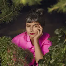 Falling for Frankieを聴いたり、ミュージックビデオを鑑賞したり、経歴やツアー日程などを確認したりしましょう！