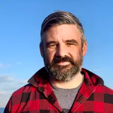 Ewen McIntoshを聴いたり、ミュージックビデオを鑑賞したり、経歴やツアー日程などを確認したりしましょう！