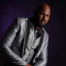 Malcom Davisを聴いたり、ミュージックビデオを鑑賞したり、経歴やツアー日程などを確認したりしましょう！