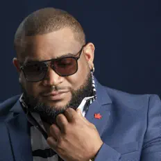 Posłuchaj wykonawcy Moa Cabrera, obejrzyj teledyski, przeczytaj biografię, zobacz daty tras koncertowych i nie tylko!