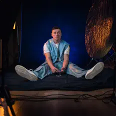 Luister naar Prade, bekijk muziekvideo's, lees de bio, bekijk de tourdata, en meer!