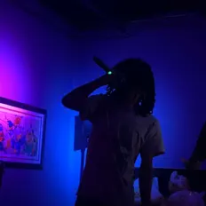 聆聽 luvdosi、觀看音樂影片、閱讀小傳、查看巡演日期等！