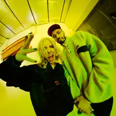 Ouve JUNO, vê vídeos de música, lê a biografia, vê as datas da digressão e muito mais!