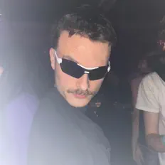 收听 seshuan、观看音乐视频、阅读小传、查看巡演日期等 ！