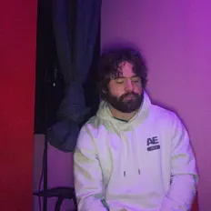 Ouve Damon Willard, vê vídeos de música, lê a biografia, vê as datas da digressão e muito mais!