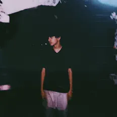聆聽 ilyNIECHH、觀看音樂影片、閱讀小傳、查看巡演日期等！