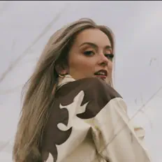 Caroline Darling을(를) 듣고, 뮤직 비디오를 보고, 약력을 읽고, 투어 일정 등을 확인하세요!