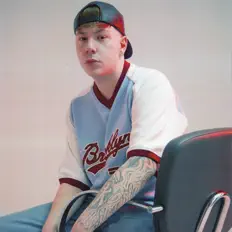 Florence सुनें, म्यूज़िक वीडियो देखें, बायो पढ़ें, दौरे की तारीखें और बहुत कुछ देखें!