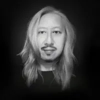 聆聽 undefined、觀看音樂影片、閱讀小傳、查看巡演日期等！