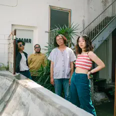 聆聽 Phonetic、觀看音樂影片、閱讀小傳、查看巡演日期等！