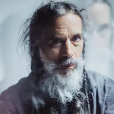 Dengarkan Christopher Chaplin, tonton video musik, baca bio, lihat tanggal tur & lainnya!