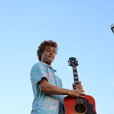 Hör dir Cole Hallman an, schau dir Musikvideos an, lies die Biografie, finde Tourdaten und mehr!