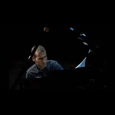 Melaine Dalibert सुनें, म्यूज़िक वीडियो देखें, बायो पढ़ें, दौरे की तारीखें और बहुत कुछ देखें!