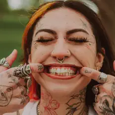 Ascolta Eternal Loser, guarda video musicali, leggi la biografia, vedi le date del tour & altro!