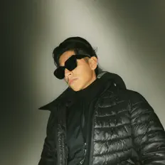 收听 Jey Roan、观看音乐视频、阅读小传、查看巡演日期等 ！