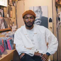 Ascolta undefined, guarda video musicali, leggi la biografia, vedi le date del tour & altro!