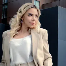 Écoutez LESLIE, regardez des vidéoclips, lisez la biographie, consultez les dates de tournée et plus encore !