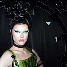 聆聽 Gothy Kendoll、觀看音樂影片、閱讀小傳、查看巡演日期等！