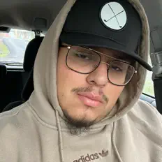 Ascolta Los Del Zotano, guarda video musicali, leggi la biografia, vedi le date del tour & altro!