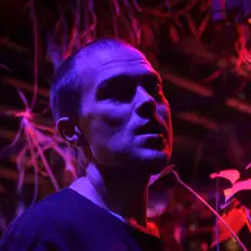 Écoutez Hello Clarice, regardez des vidéoclips, lisez la biographie, consultez les dates de tournée et plus encore !