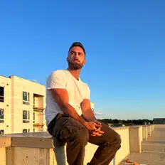 聆聽 Landon Schafer、觀看音樂影片、閱讀小傳、查看巡演日期等！