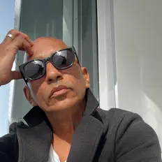 聆聽 Mark Wayne、觀看音樂影片、閱讀小傳、查看巡演日期等！