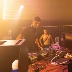 Escucha a Andy M A, mira videos musicales, lee su biografía, consulta las fechas de las gira y más.