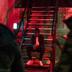 Shadsを聴いたり、ミュージックビデオを鑑賞したり、経歴やツアー日程などを確認したりしましょう！