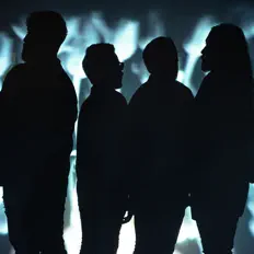 聆聽 The Motion Below、觀看音樂影片、閱讀小傳、查看巡演日期等！