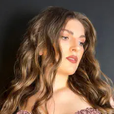 Ακούστε περιεχόμενο από Liselle, παρακολουθήστε μουσικά βίντεο, διαβάστε το βιογραφικό, δείτε ημερομηνίες περιοδείας, και πολλά ακόμη!