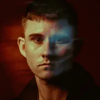 Hör dir undefined an, schau dir Musikvideos an, lies die Biografie, finde Tourdaten und mehr!