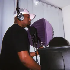 收听 Quatrecent16、观看音乐视频、阅读小传、查看巡演日期等 ！