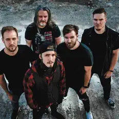 Luister naar Shattered Mind, bekijk muziekvideo's, lees de bio, bekijk de tourdata, en meer!