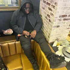 聆聽 RedTapeTelly、觀看音樂影片、閱讀小傳、查看巡演日期等！