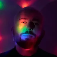 Ouve undefined, vê vídeos de música, lê a biografia, vê as datas da digressão e muito mais!