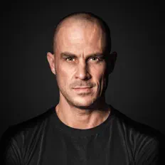 Ascolta Luna, guarda video musicali, leggi la biografia, vedi le date del tour & altro!