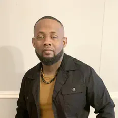 Luister naar Johnny Hostick, bekijk muziekvideo's, lees de bio, bekijk de tourdata, en meer!