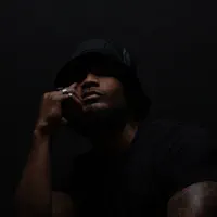 Luister naar undefined, bekijk muziekvideo's, lees de bio, bekijk de tourdata, en meer!