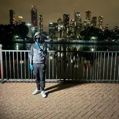 聆聽 TLoose、觀看音樂影片、閱讀小傳、查看巡演日期等！