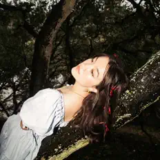 Ouça Sophia Yau-Weeks, assista a videoclipes, leia a biografia, veja as datas das turnês e mais!