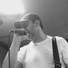 Jeremy Davidsを聴いたり、ミュージックビデオを鑑賞したり、経歴やツアー日程などを確認したりしましょう！
